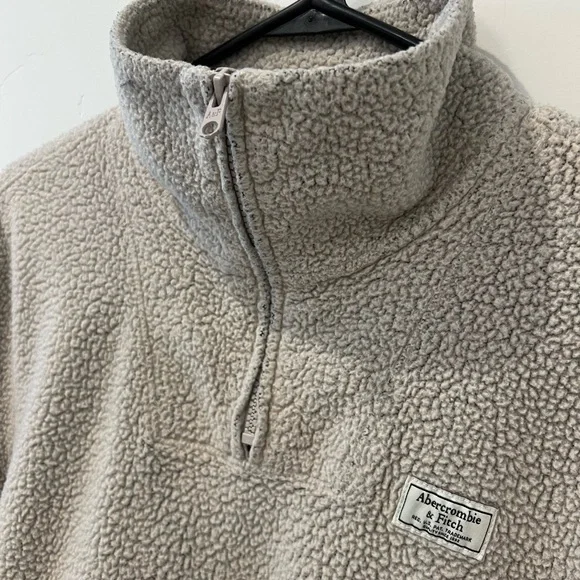 Abercrombie & Fitch Women’s Sherpa 3/4 Zip Sweater Cream size Medium - Picture 3 of 7